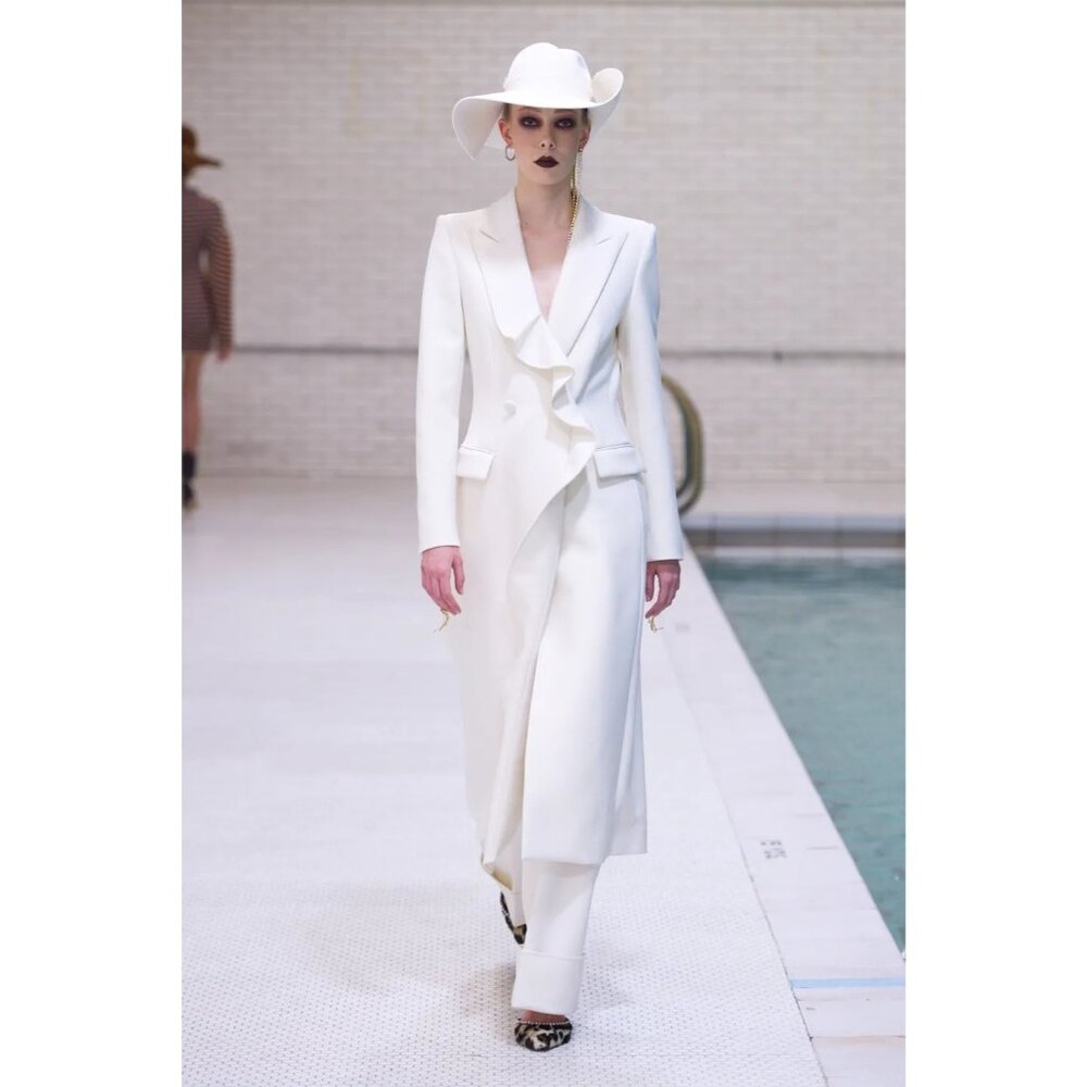 NWT $4k Area FW18 Runway Ruffled Double Breasted Tailored Coat Cream Size 6